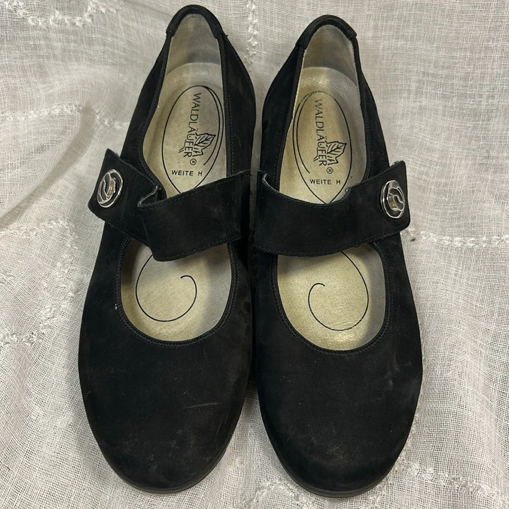Waldlaufer almost new leather slight wedge shoes